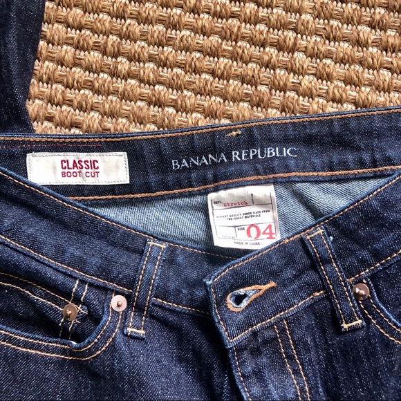 Banana Republic boot cut jeans. Size 4. - Picture 2 of 4